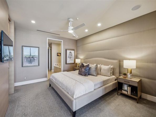 2408  Victory Park Lane  1031, Dallas Texas 75219