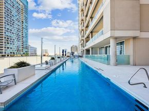 2408  Victory Park Lane  1031, Dallas Texas 75219