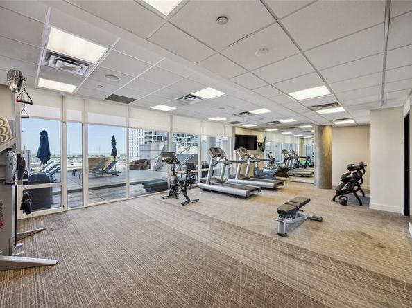 2408  Victory Park Lane  1031, Dallas Texas 75219