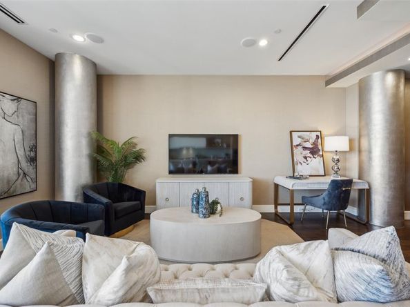 2408  Victory Park Lane  1031, Dallas Texas 75219