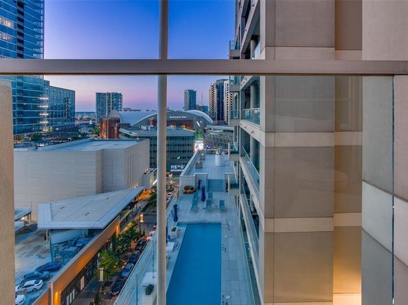 2408  Victory Park Lane  1031, Dallas Texas 75219