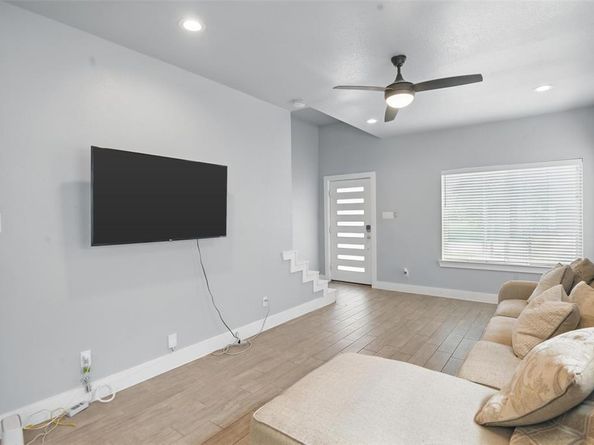 1933  Shaw Street , Dallas Texas 75212