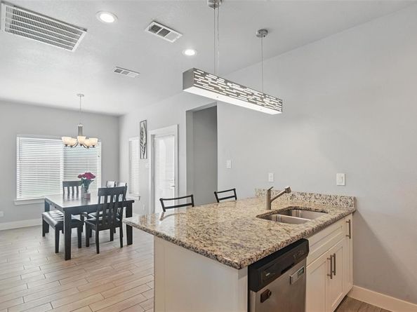 1933  Shaw Street , Dallas Texas 75212