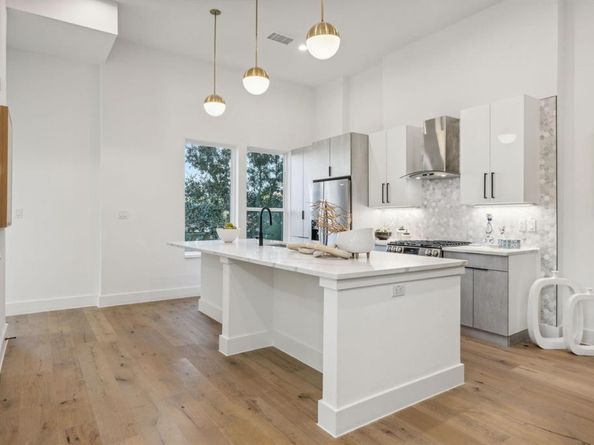 4208  Live Oak Street  201, Dallas Texas 75204