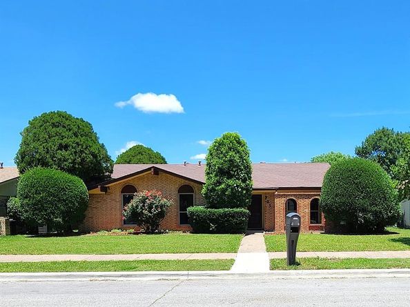 701  Woodcastle Drive , Garland Texas 75040
