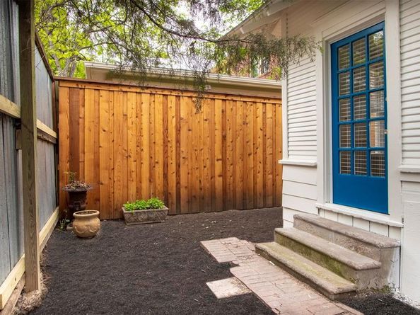 621 N Carroll Avenue , Dallas Texas 75246