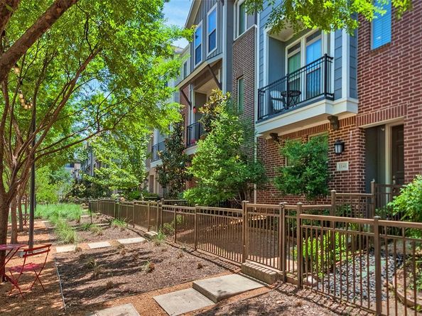 1141  Tea Olive Lane , Dallas Texas 75212