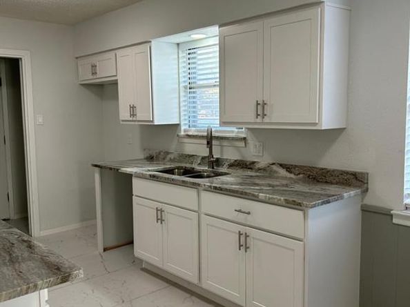 1838  Oak Hill Circle , Dallas Texas 75217