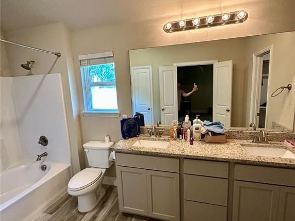 2801  Stuart Drive , Fort Worth Texas 76104
