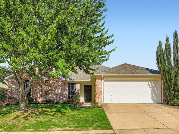 7921  Mourning Dove Drive , Arlington Texas 76002