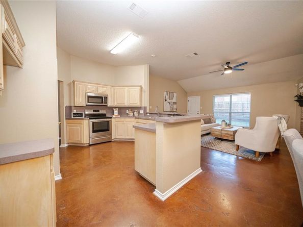 7921  Mourning Dove Drive , Arlington Texas 76002