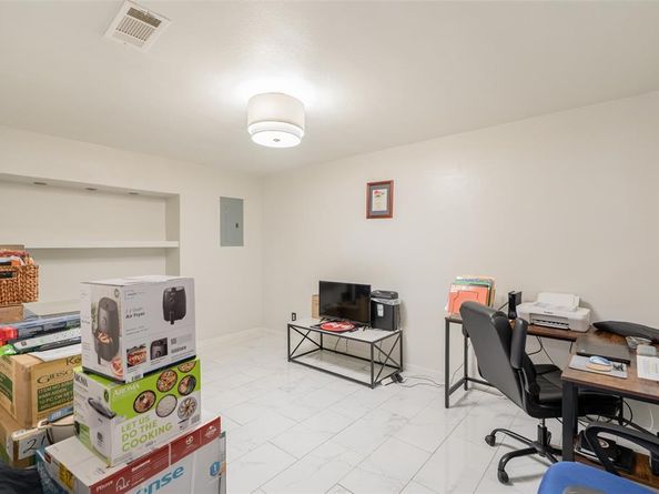 1224  Park Center Street , Benbrook Texas 76126