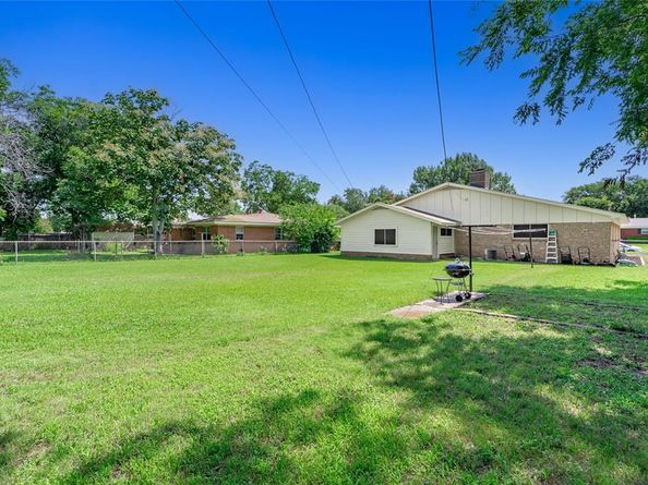 1224  Park Center Street , Benbrook Texas 76126