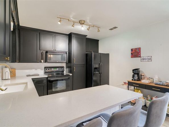 1224  Park Center Street , Benbrook Texas 76126