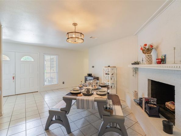 1224  Park Center Street , Benbrook Texas 76126