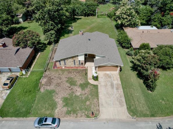1224  Park Center Street , Benbrook Texas 76126