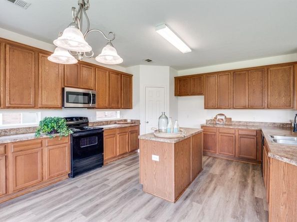 2601  Pinto Drive , Denton Texas 76210