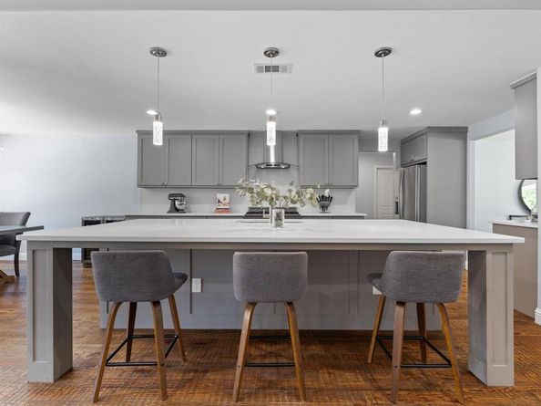7724  Meadowhaven Drive , Dallas Texas 75254