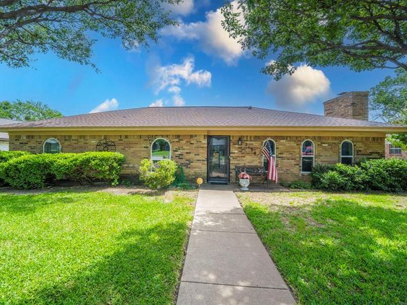 2138  Wellington Drive , Grand Prairie Texas 75051