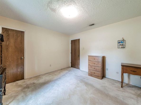 2138  Wellington Drive , Grand Prairie Texas 75051