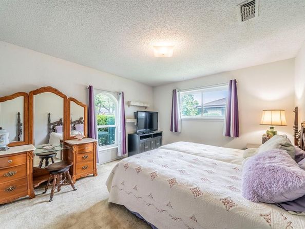 2138  Wellington Drive , Grand Prairie Texas 75051