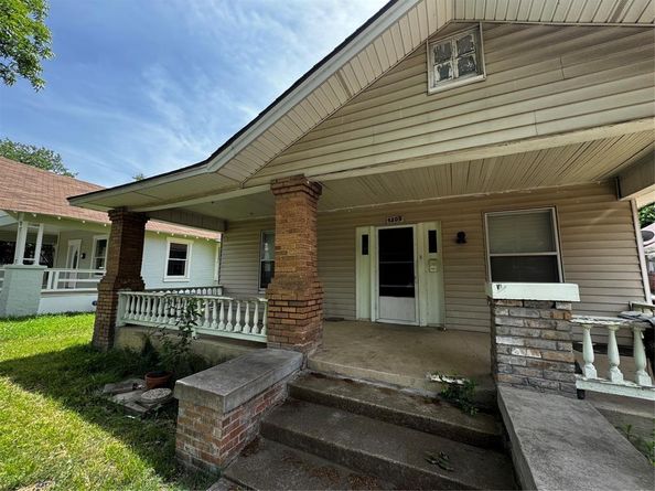 1205 W Arlington Avenue , Fort Worth Texas 76110