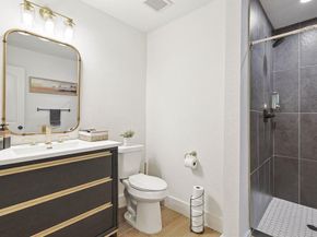 400  Lansing Street , Dallas Texas 75203