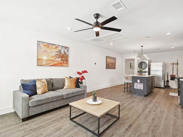 400  Lansing Street , Dallas Texas 75203