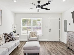 400  Lansing Street , Dallas Texas 75203