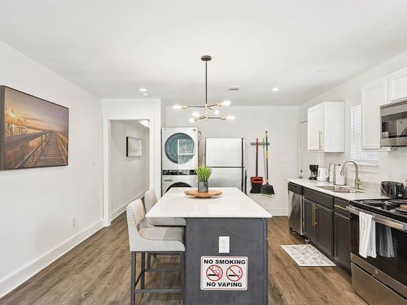 400  Lansing Street , Dallas Texas 75203