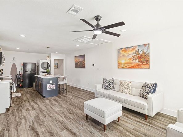 400  Lansing Street , Dallas Texas 75203