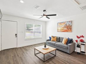 400  Lansing Street , Dallas Texas 75203
