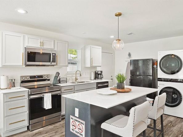 400  Lansing Street , Dallas Texas 75203