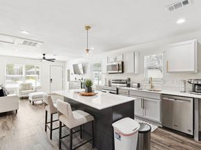 400  Lansing Street , Dallas Texas 75203