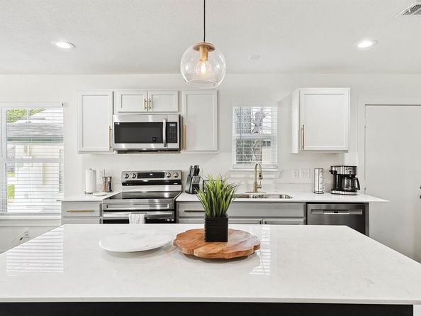 400  Lansing Street , Dallas Texas 75203