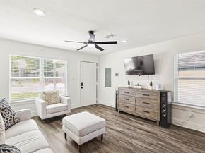 400  Lansing Street , Dallas Texas 75203