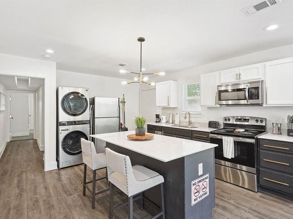 400  Lansing Street , Dallas Texas 75203