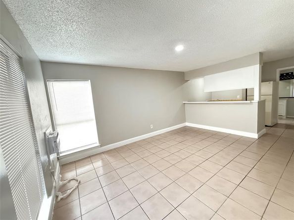 7152  Fair Oaks Avenue  1052, Dallas Texas 75231