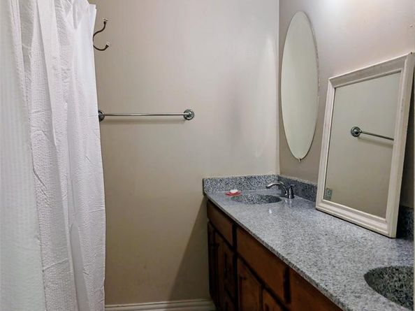 5750  Phoenix Drive  33, Dallas Texas 75231