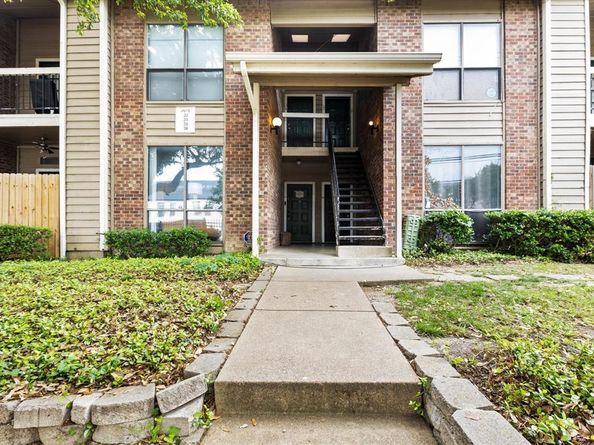 5750  Phoenix Drive  33, Dallas Texas 75231