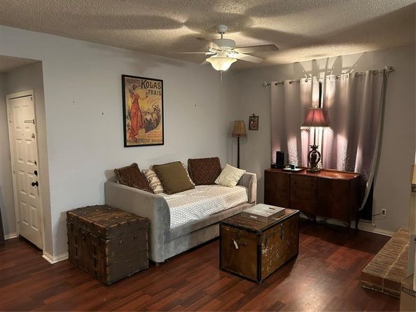 5750  Phoenix Drive  33, Dallas Texas 75231