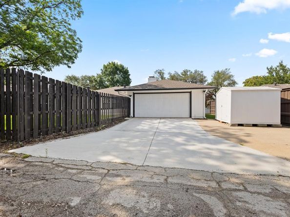 4105  Candlenut Lane , Dallas Texas 75244