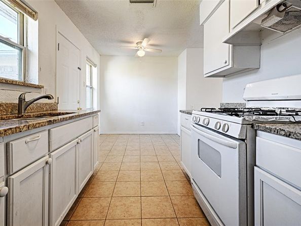 523  Parker Circle , Garland Texas 75040