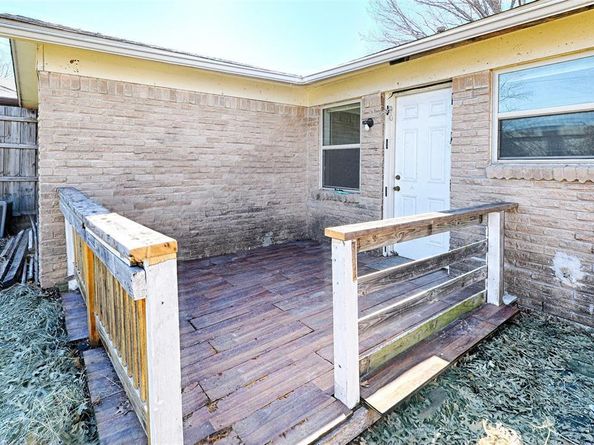 523  Parker Circle , Garland Texas 75040