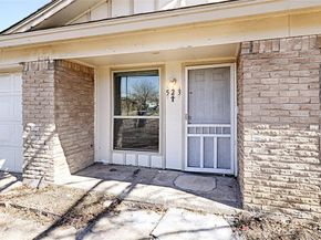 523  Parker Circle , Garland Texas 75040