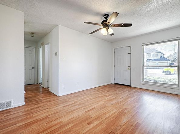 523  Parker Circle , Garland Texas 75040