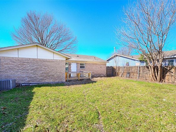 523  Parker Circle , Garland Texas 75040