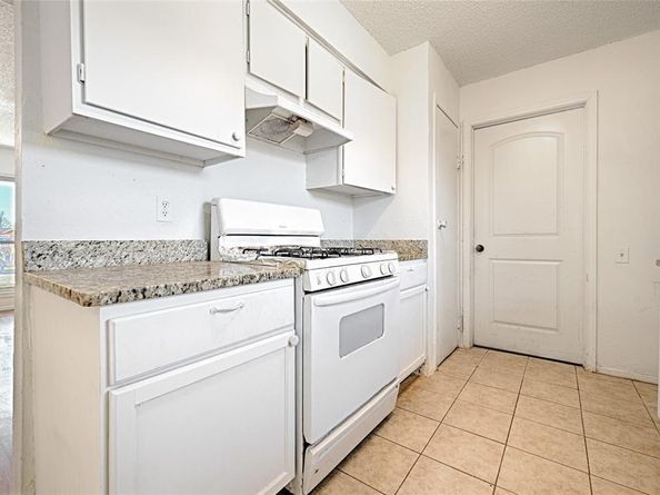 523  Parker Circle , Garland Texas 75040