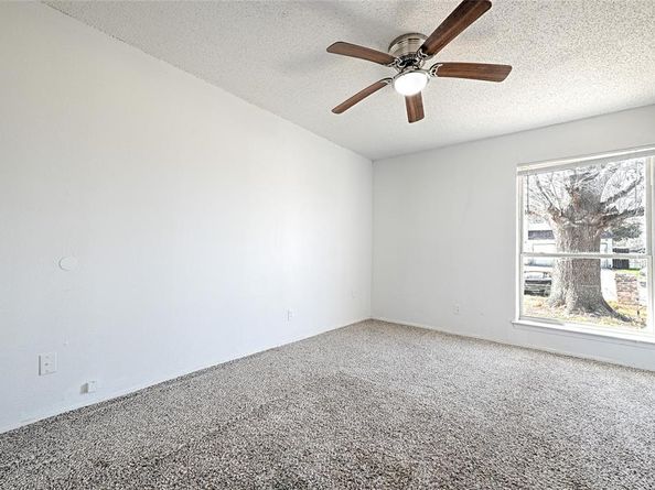 523  Parker Circle , Garland Texas 75040