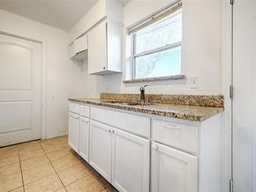 523  Parker Circle , Garland Texas 75040